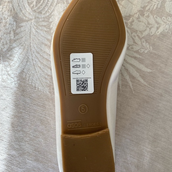 ASOS DESIGN Laura embellished pointed ballet flats in ivory satin - Picture 5 of 7